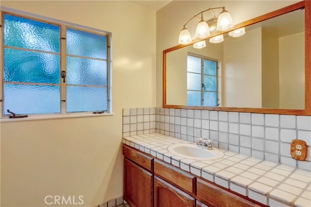 606 N Ohio Street, Anaheim CA: https://media.crmls.org/medias/06fd0cf4-a6f6-4a92-91e7-c5c25e04ac9e.jpg