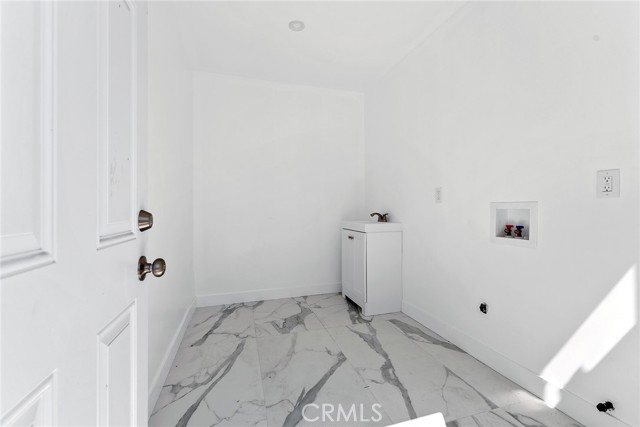 22723 Leonora Drive, Woodland Hills CA: https://media.crmls.org/medias/06ff6b4d-0ab6-4fdb-89c7-c1642de64725.jpg