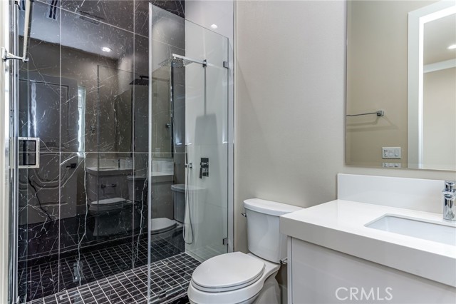 Detail Gallery Image 5 of 40 For 10168 Lightbreeze Cir, Huntington Beach,  CA 92646 - 5 Beds | 5/1 Baths