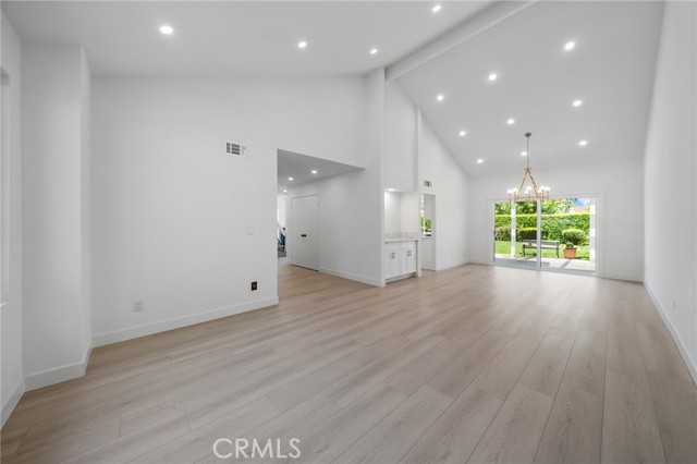 19735 Blythe Street, Winnetka CA: https://media.crmls.org/medias/07001fe5-3d52-466f-b085-fb1d1de9c846.jpg