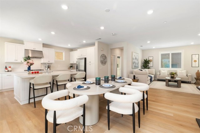 Detail Gallery Image 11 of 50 For 554 Catalonia, Lake Forest,  CA 92630 - 4 Beds | 4 Baths