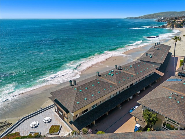 89 Blue Lagoon Villa, Laguna Beach CA: https://media.crmls.org/medias/0701060f-186d-45d0-bce3-e5eebf2e8ad9.jpg