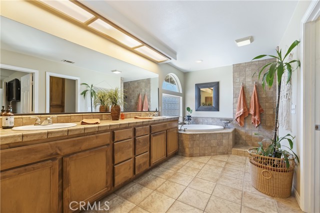 8328 Chateau Road, Phelan CA: https://media.crmls.org/medias/07013f64-ac5f-4254-81dd-5bd4cbd8ba57.jpg