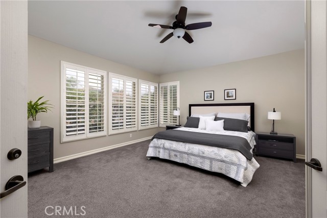 10 Spring Grove, Irvine CA: https://media.crmls.org/medias/07018565-ed98-4b04-8996-42797687f6c5.jpg