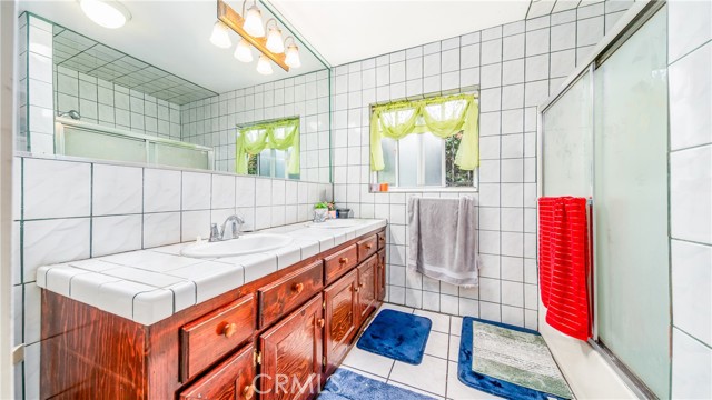 Detail Gallery Image 10 of 22 For 3937 W 106th St, Inglewood,  CA 90303 - 4 Beds | 2 Baths