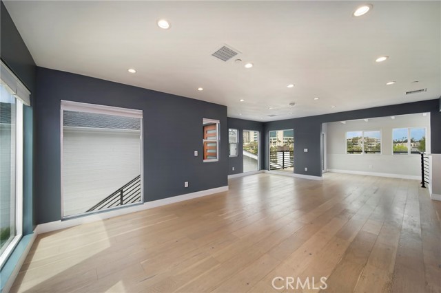Detail Gallery Image 7 of 16 For 305 La Jolla Dr, Newport Beach,  CA 92663 - 2 Beds | 2/1 Baths