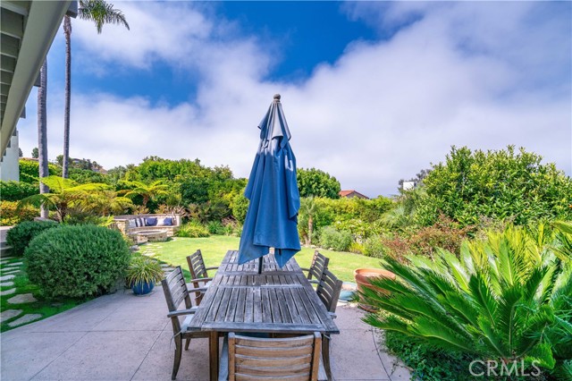 1232 Via Coronel, Palos Verdes Estates CA: https://media.crmls.org/medias/07023571-2970-46b9-a346-57b695c072e1.jpg