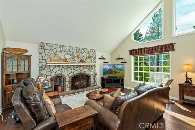 Detail Gallery Image 10 of 56 For 26400 Augusta Dr, Lake Arrowhead,  CA 92352 - 5 Beds | 2/1 Baths