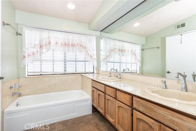 Detail Gallery Image 15 of 27 For 20737 Roscoe Bld #203,  Winnetka,  CA 91306 - 2 Beds | 2/1 Baths