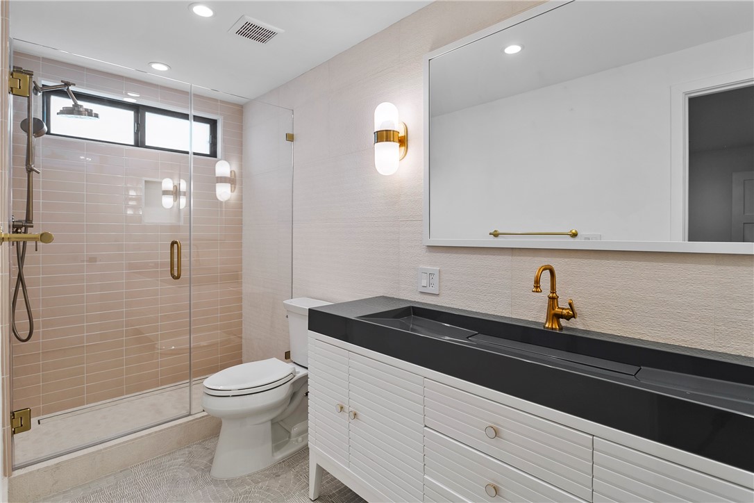 Detail Gallery Image 22 of 39 For 1817 W Bay Ave #3,  Newport Beach,  CA 92663 - 2 Beds | 2/1 Baths