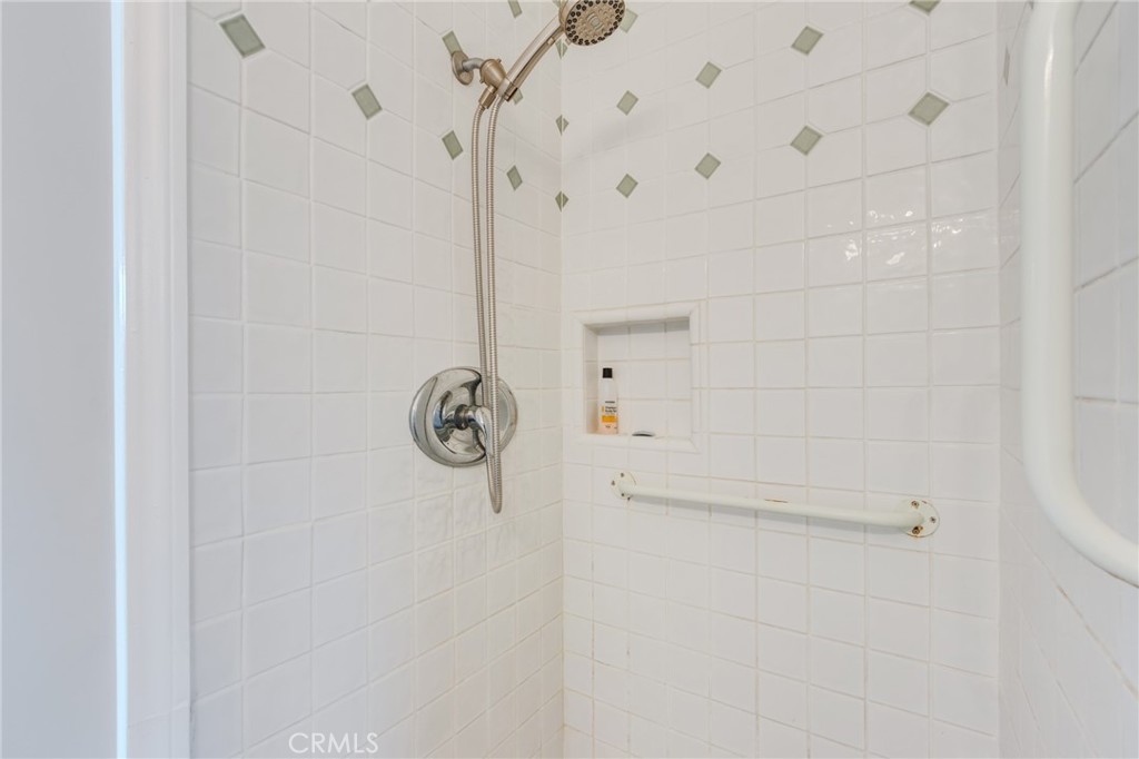 https://media.crmls.org/medias/0706fb1a-5143-4df2-8a4d-8084912f0f93.jpg?preset=X-Large