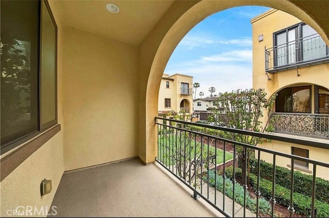 Detail Gallery Image 3 of 9 For 809 Anaheim Blvd #106,  Anaheim,  CA 92805 - 3 Beds | 2/1 Baths