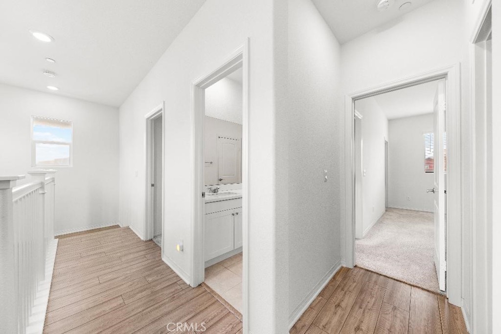 https://media.crmls.org/medias/070ab995-3439-4d98-976e-9e6012587270.jpg?preset=X-Large