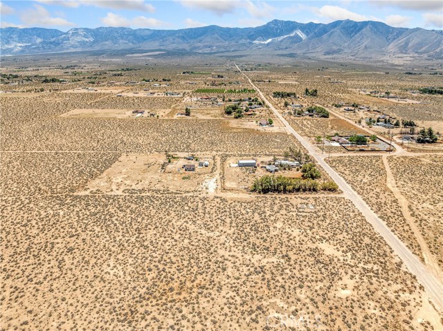 Detail Gallery Image 3 of 10 For 751 Buena Vista Rd, Lucerne Valley,  CA 92356 - – Beds | – Baths