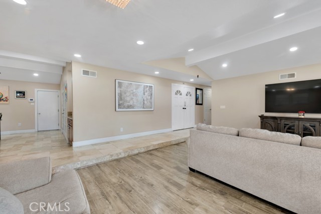 Detail Gallery Image 10 of 34 For 9835 Nevada Ave, Chatsworth,  CA 91311 - 4 Beds | 3 Baths