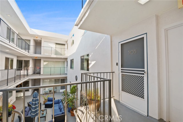 Detail Gallery Image 7 of 30 For 2101 E 2nd St #305,  Long Beach,  CA 90803 - 2 Beds | 2 Baths