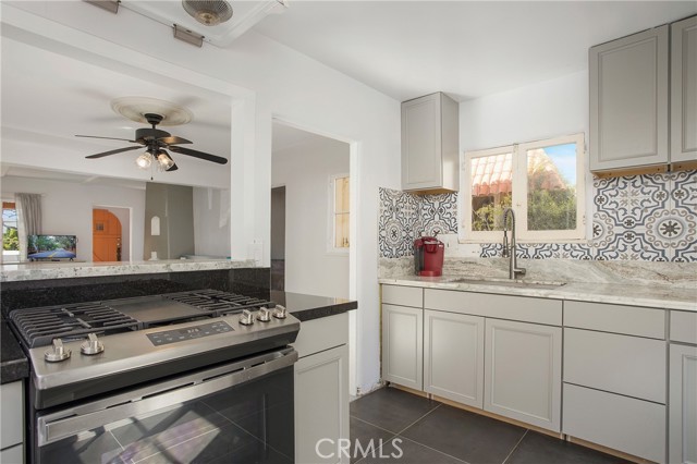 251 Avenida Del Mar, San Clemente CA: https://media.crmls.org/medias/070bf0e7-e0bb-4e28-b796-58d6a397e7f6.jpg