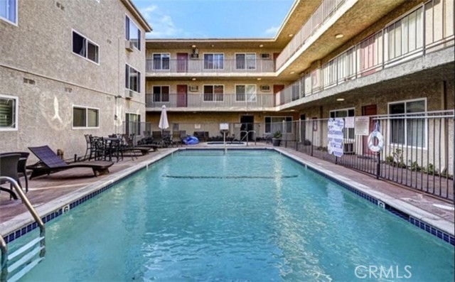 20327 Saticoy Street, Winnetka CA: https://media.crmls.org/medias/070c5170-ec25-4800-a23d-6883d58dc90d.jpg