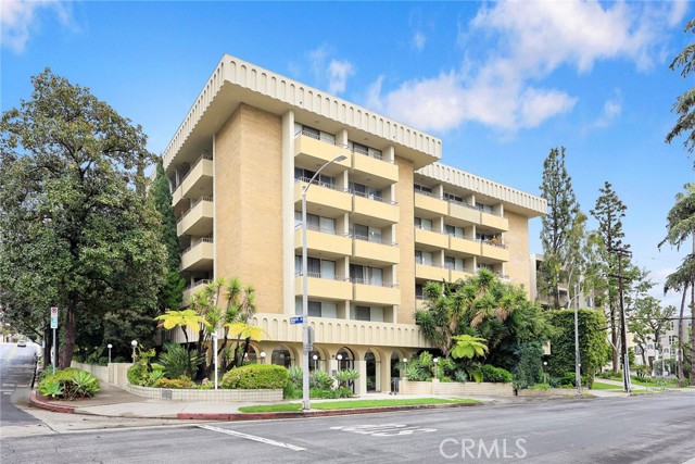 Detail Gallery Image 1 of 32 For 1300 Midvale Ave #308,  Los Angeles,  CA 90024 - 2 Beds | 2/1 Baths