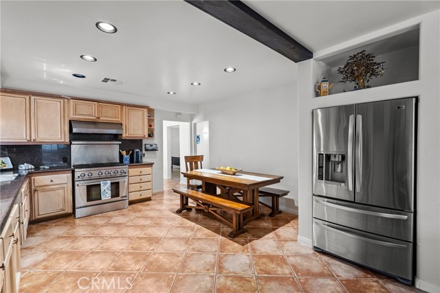 610 S Bel Aire Drive, Burbank CA: https://media.crmls.org/medias/070ce9cc-eaa9-432e-9097-5a30ae5a372b.jpg