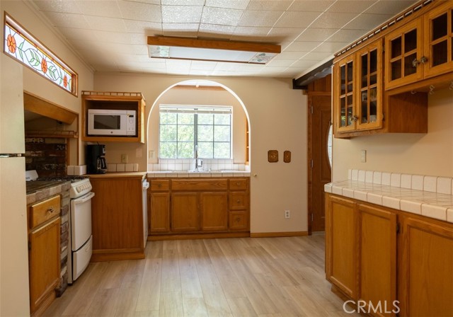 Detail Gallery Image 9 of 39 For 789 Iris Dr, Big Bear Lake,  CA 92315 - 4 Beds | 3 Baths