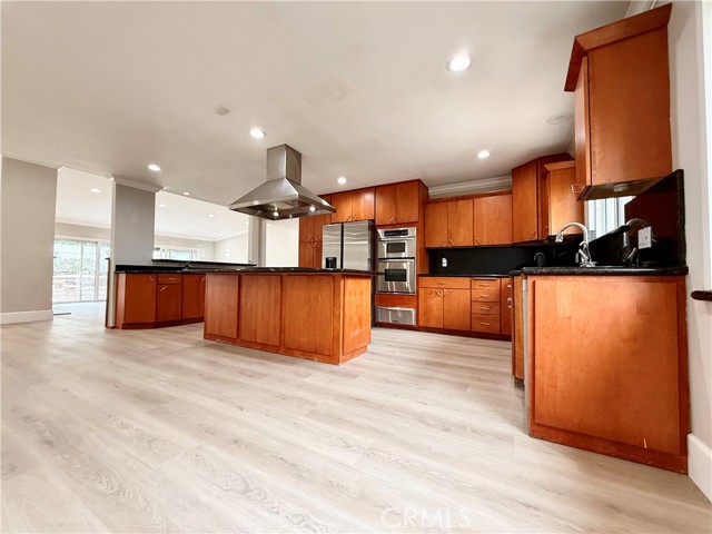 Detail Gallery Image 16 of 72 For 24204 Calvert, Woodland Hills,  CA 91367 - 6 Beds | 3 Baths