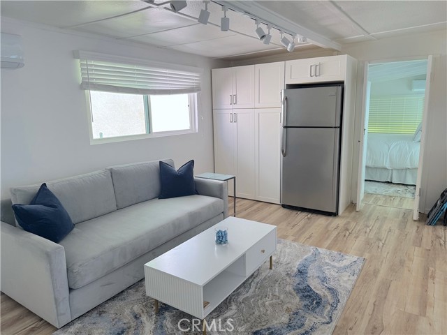 726 1/2 Esplanade, Redondo Beach CA: https://media.crmls.org/medias/070e759e-1f4d-4a95-a154-7050160a36a6.jpg