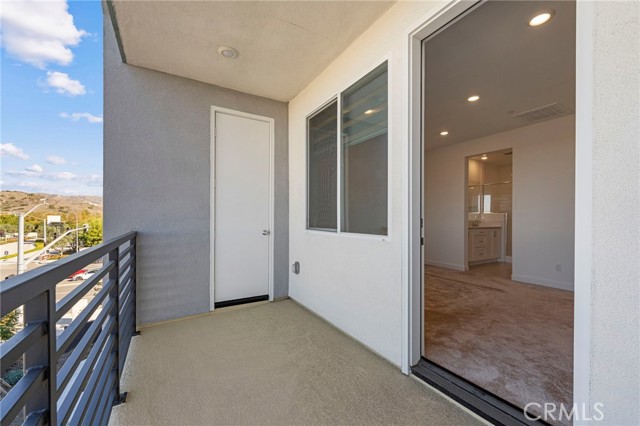 398 Merit, Irvine CA: https://media.crmls.org/medias/070eaa57-c201-49ff-932c-055f1d240a5b.jpg