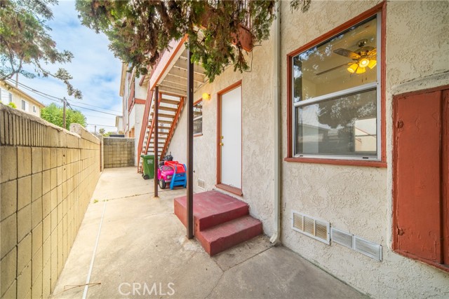 823 W 25th Street, San Pedro CA: https://media.crmls.org/medias/070f2202-9c57-4a57-83fe-84fd898b1ee9.jpg