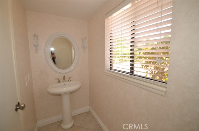 1st floor Powder room 1st floor Powder room