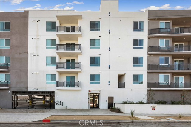 11714 Archwood Street, North Hollywood CA: https://media.crmls.org/medias/0710b0db-56de-4cc8-9733-7bdc7c2c5623.jpg