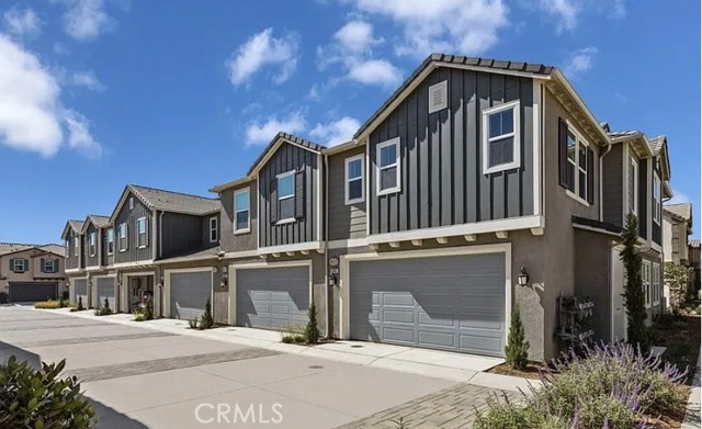 Detail Gallery Image 2 of 15 For 3937 E Carmel Privado, Ontario,  CA 91761 - 3 Beds | 2/1 Baths