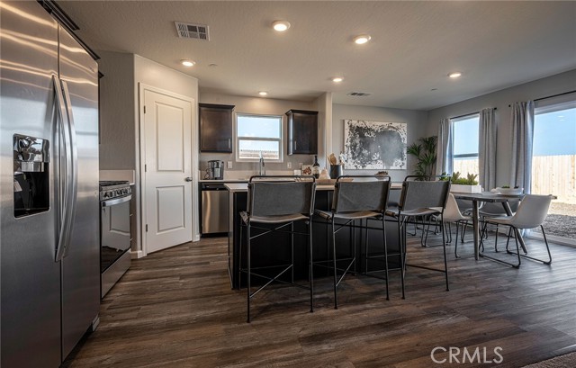 Detail Gallery Image 5 of 19 For 626 Stephanie Dr #58 B1,  Merced,  CA 95348 - 4 Beds | 2 Baths