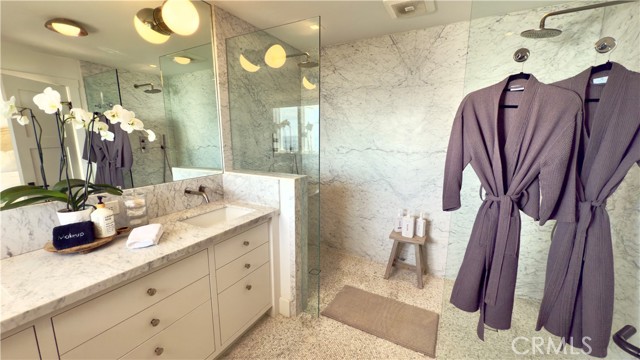 7 Camel Point Drive, Laguna Beach CA: https://media.crmls.org/medias/07125055-755a-4ee5-bd8e-3aa7c84c932f.jpg