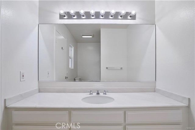 Detail Gallery Image 21 of 31 For 334 Palm Dr, Hermosa Beach,  CA 90254 - 3 Beds | 3 Baths