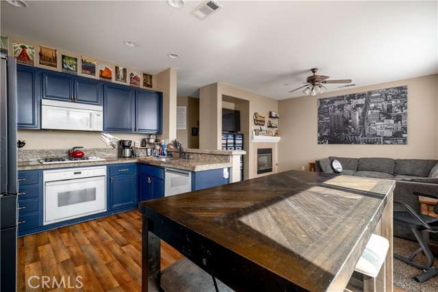 8421 Long View Avenue, Hesperia CA: https://media.crmls.org/medias/0714bf33-99a5-404e-980a-42bf653652a8.jpg