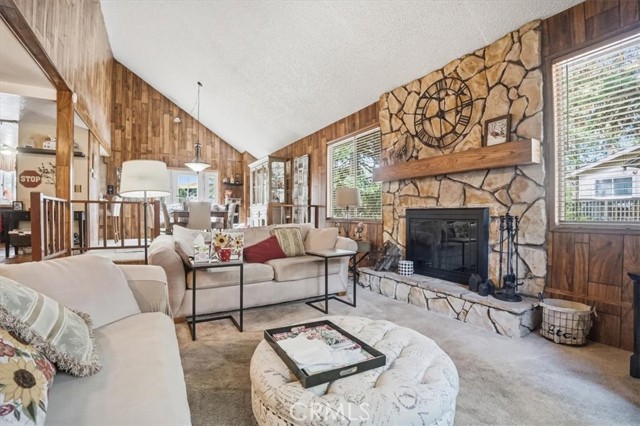 Detail Gallery Image 4 of 68 For 31051 Wild Oak, Running Springs,  CA 92382 - 3 Beds | 2/1 Baths