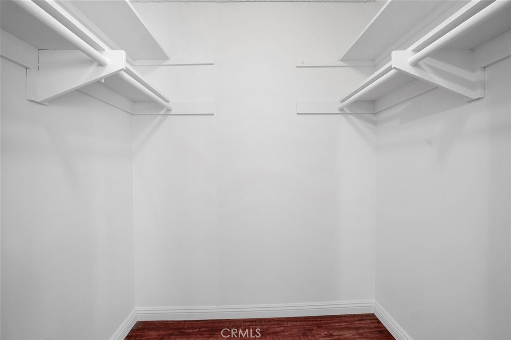 https://media.crmls.org/medias/0715901d-d96b-4278-8ebe-c55772583dc5.jpg?preset=X-Large