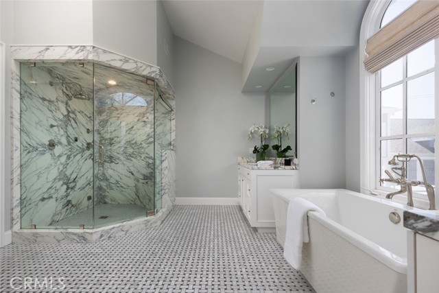 Detail Gallery Image 46 of 69 For 125 Kings Pl, Newport Beach,  CA 92663 - 5 Beds | 6/1 Baths