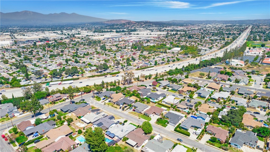 https://media.crmls.org/medias/0716d00b-b554-4d3b-8854-48c34d87cb04.jpg?preset=X-Large