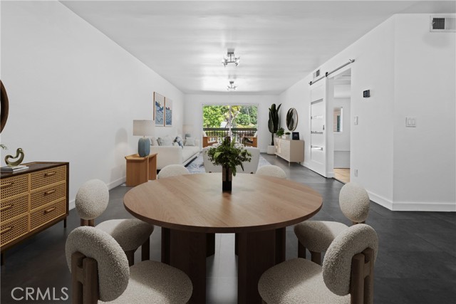 Detail Gallery Image 3 of 10 For 2940 N Verdugo Rd #214,  Glendale,  CA 91208 - 2 Beds | 2 Baths