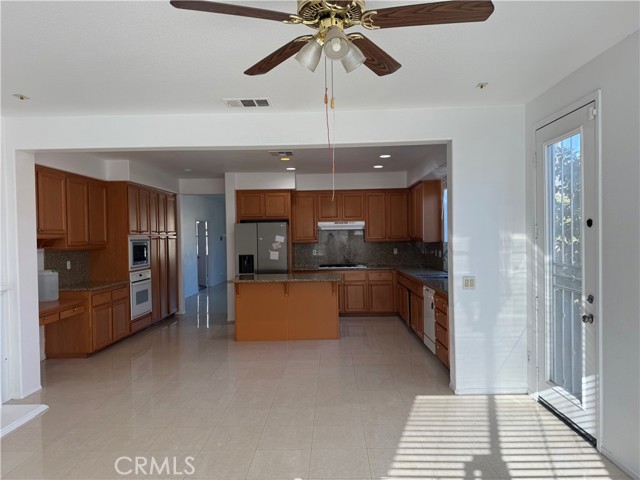 Detail Gallery Image 7 of 15 For 1147 Glenwood Ct, San Bernardino,  CA 92407 - 4 Beds | 2 Baths