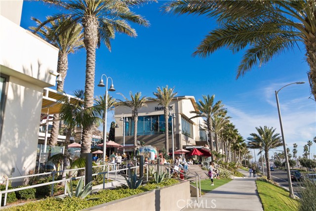 722 Main Street, Huntington Beach, California 92648, 2 Bedrooms Bedrooms, ,1 BathroomBathrooms,Residential Lease,For Rent,722 Main Street,CROC25155189
