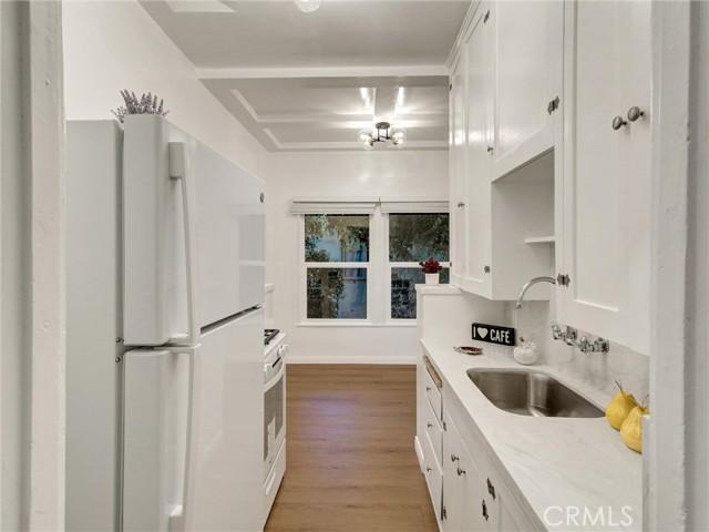 Detail Gallery Image 14 of 30 For 9949 Young Dr #204,  Beverly Hills,  CA 90212 - 1 Beds | 1 Baths