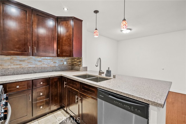 Detail Gallery Image 8 of 40 For 5700 Etiwanda #148,  Tarzana,  CA 91356 - 2 Beds | 1/1 Baths