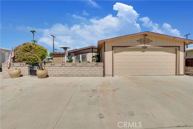 Detail Gallery Image 1 of 32 For 73741 Broadmoor Dr, Thousand Palms,  CA 92276 - 3 Beds | 2 Baths