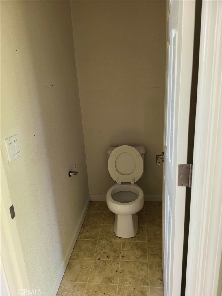 https://media.crmls.org/medias/071ba8f4-59a8-430f-ba4b-108c3ec36970.jpg?preset=X-Large