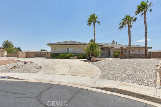 Detail Gallery Image 3 of 50 For 19187 Glenbrook Cir, Apple Valley,  CA 92308 - 3 Beds | 2/1 Baths