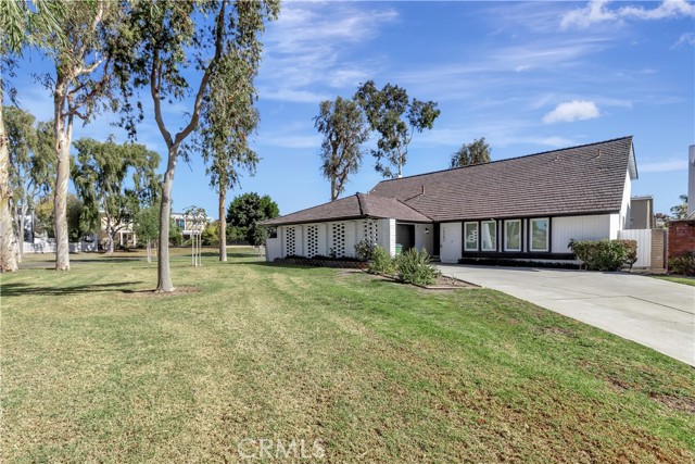 Detail Gallery Image 5 of 30 For 15382 Eiffel Cir, Irvine,  CA 92604 - 6 Beds | 4 Baths