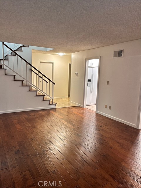 18319 Collins Street, Tarzana CA: https://media.crmls.org/medias/071d7afd-b050-417a-aaff-315f06c92ff4.jpg